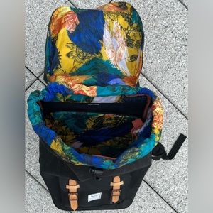 HERSCHEL × STARBUCKS RESERVE Roastery Tropical
Floral Backpack Rare Brand New